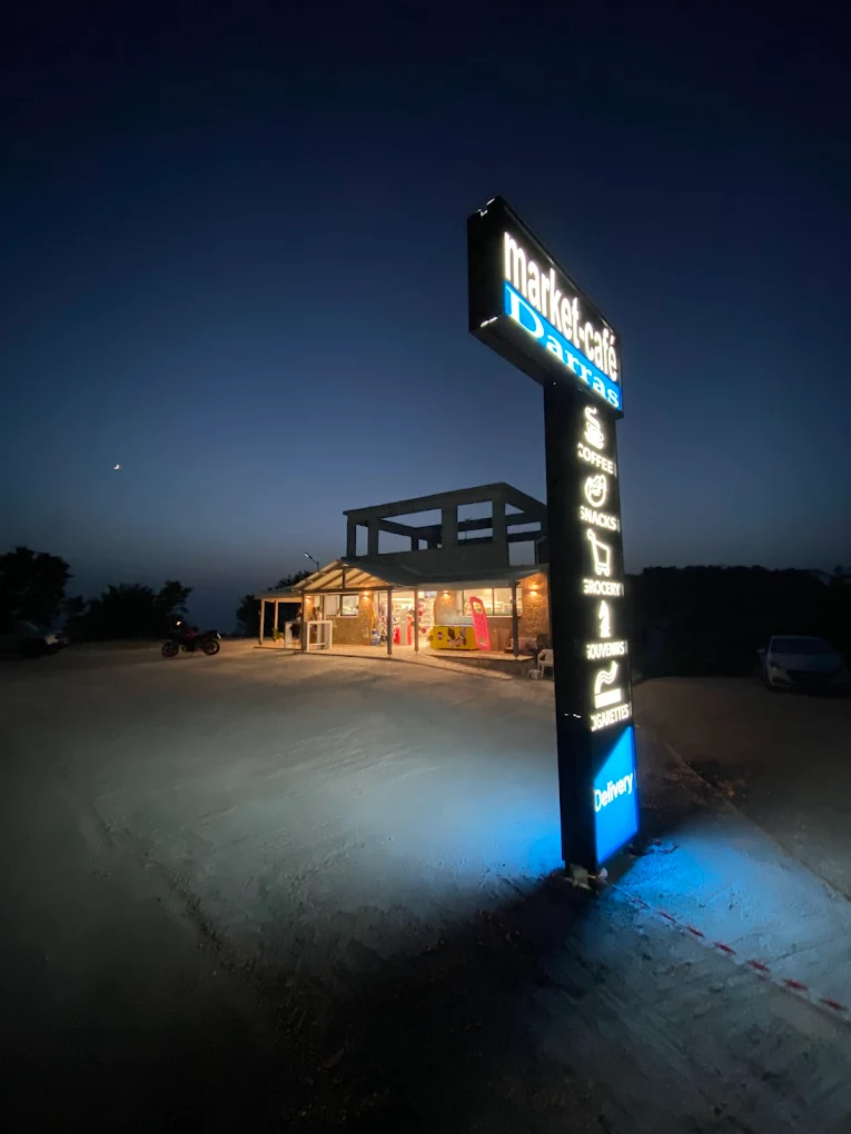 Darras sign at night